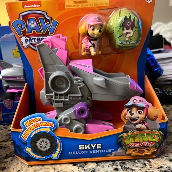 PAW Patrol Dino Rescue SKYE Deluxe Vehicle - Picture 1 of 10